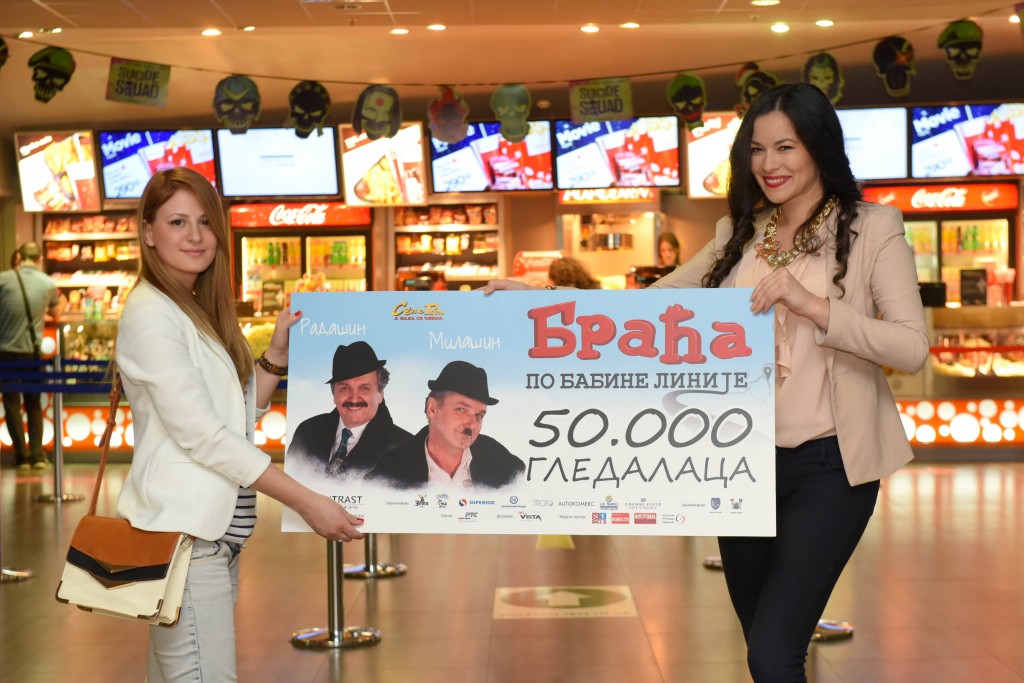 Mariji Đorđević iz Kragujevca, sinoć je u bioskopu Cineplexx, glumica Marija Petronijević predala nagradu producentske kuće Contrast Studios.