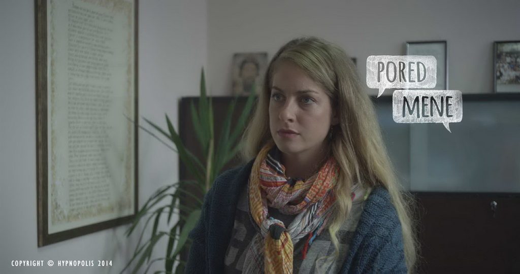 Glavnu ulogu u filmu Pored mene tumači Hristina Popović.